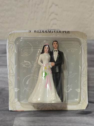 Statuina cake topper
