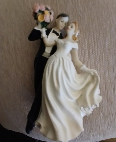Statuine cake topper